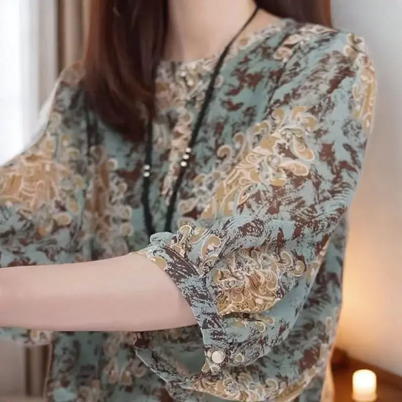 

Elegant French-style Niche 3/4 Sleeve Floral Blouse for Women's Summer Wear New Fashion Loose Fitting Top