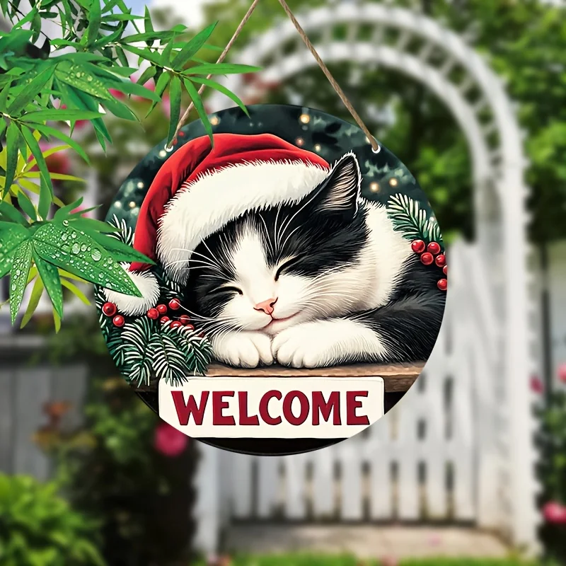 1 Stück bezaubernde schlafende Katze mit Holzkranz-Logo, kreisförmige Feiertagsdekoration, mit Weihnachtsmütze und Stechpalme, Katzendekoration