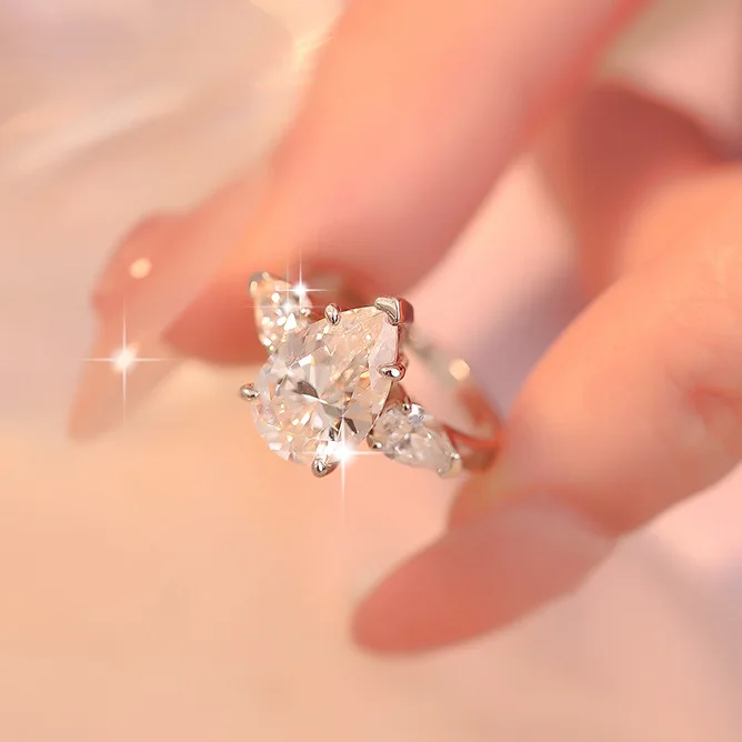 S925 الروديوم مطلي 3CT D اللون الكمثرى الجليد زهرة مويسانيتي الدائري ، أنيقة المرأة بيان مجوهرات هدية