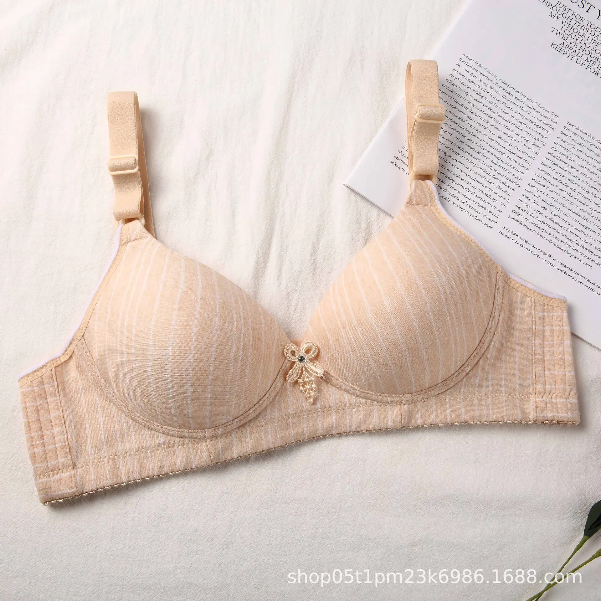 Female Large Size Thin Underwear Women Non-steel Ring Brassiere Female Comfortable Breathable Underwear Mum Cotton Gathering Bra