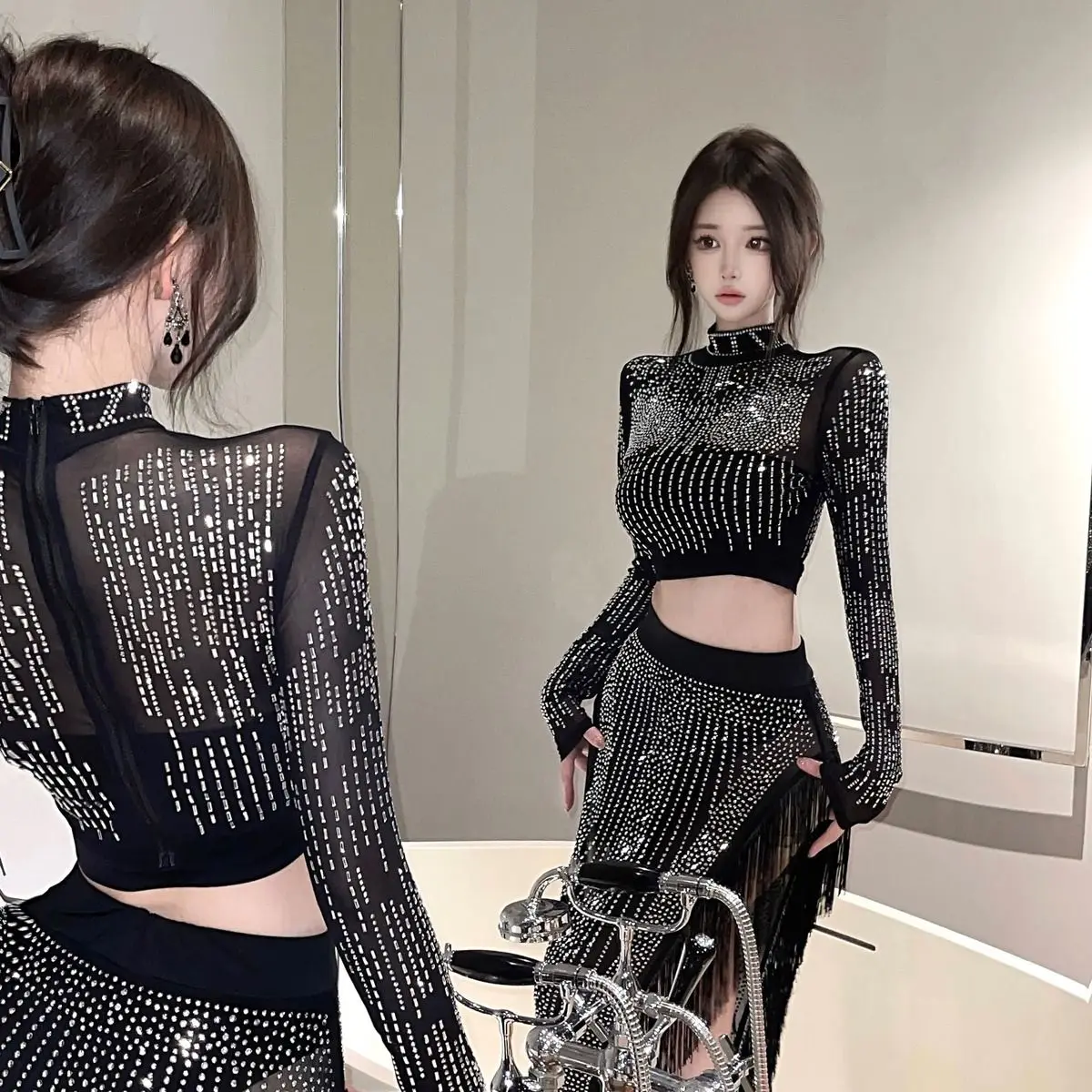 بلوزة جديدة مثيرة من حجر الراين الشفاف لعام 2025 مع تنورة شرابة غير منتظمة مكونة من قطعتين لأزياء الصيف النسائية