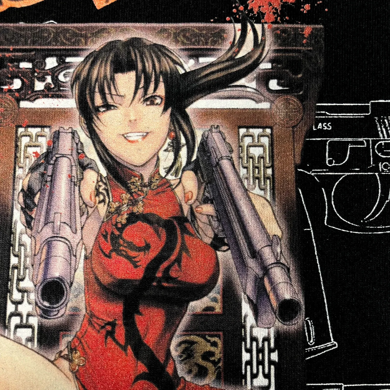 Black Lagoon „Revy Cheongsam & Pistols“-T-Shirt, Baumwolle, für Damen und Herren, Streetwear-Design. – Detail 6