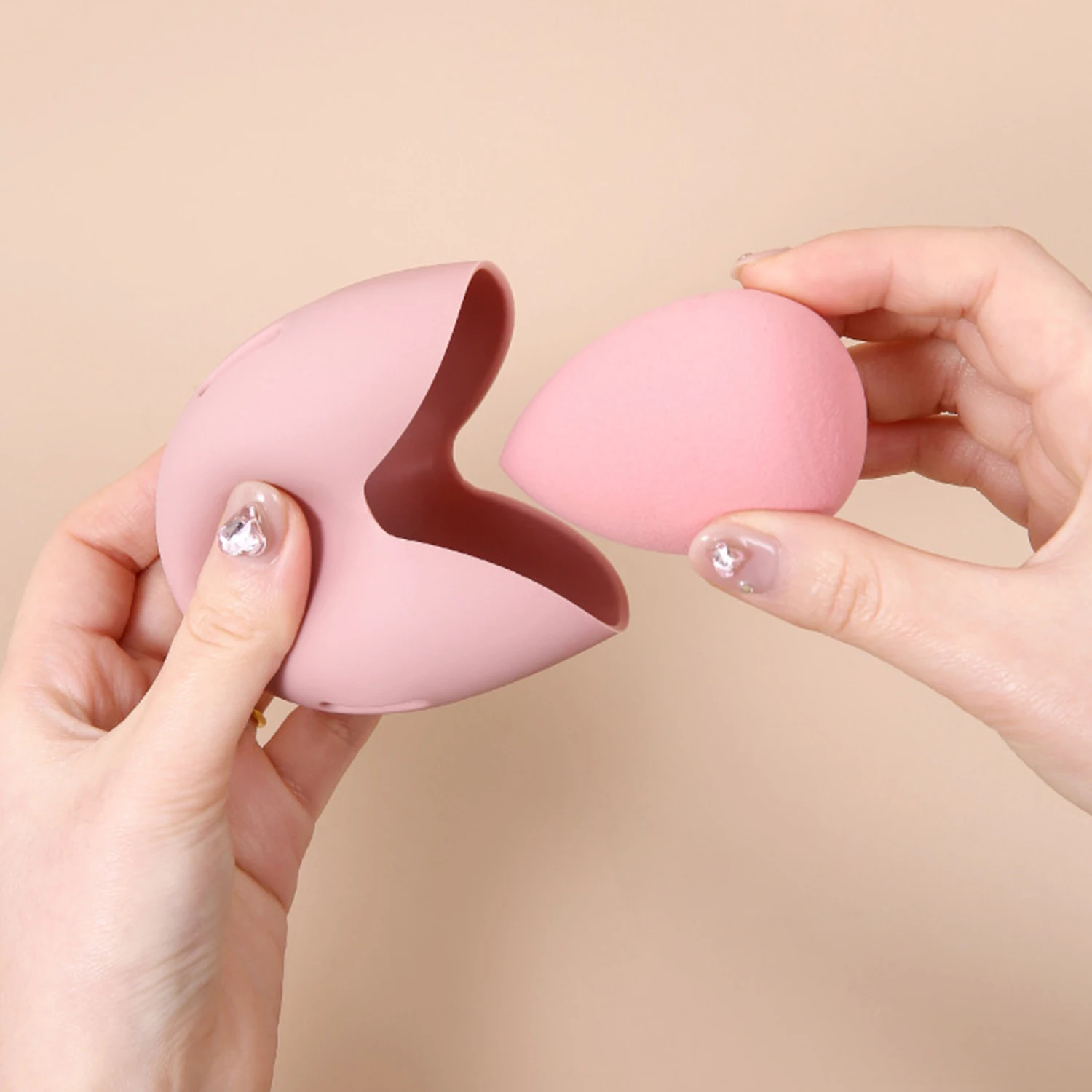 

Silicone Makeup Sponge Holder Shatterproof Eco-Friendly Beauty Make Up Blender Case for Travel Gift for Women Girls