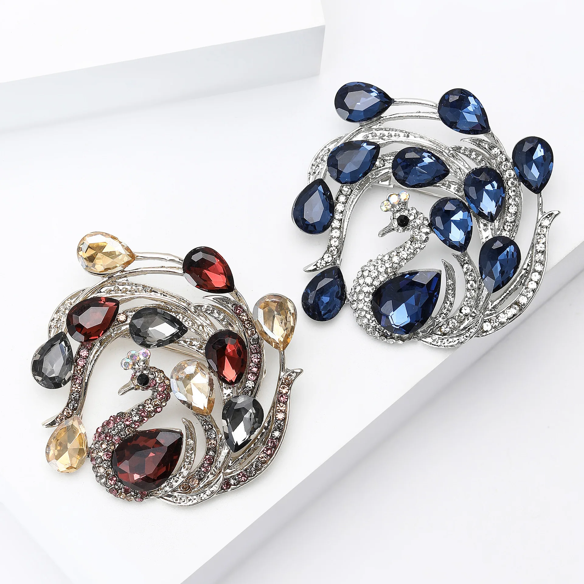 

High-end Peacock Design Brooch, Ladies' General Water Diamond Animal Pin, Office Party Badge, Friend Gift Jewelry Accessory