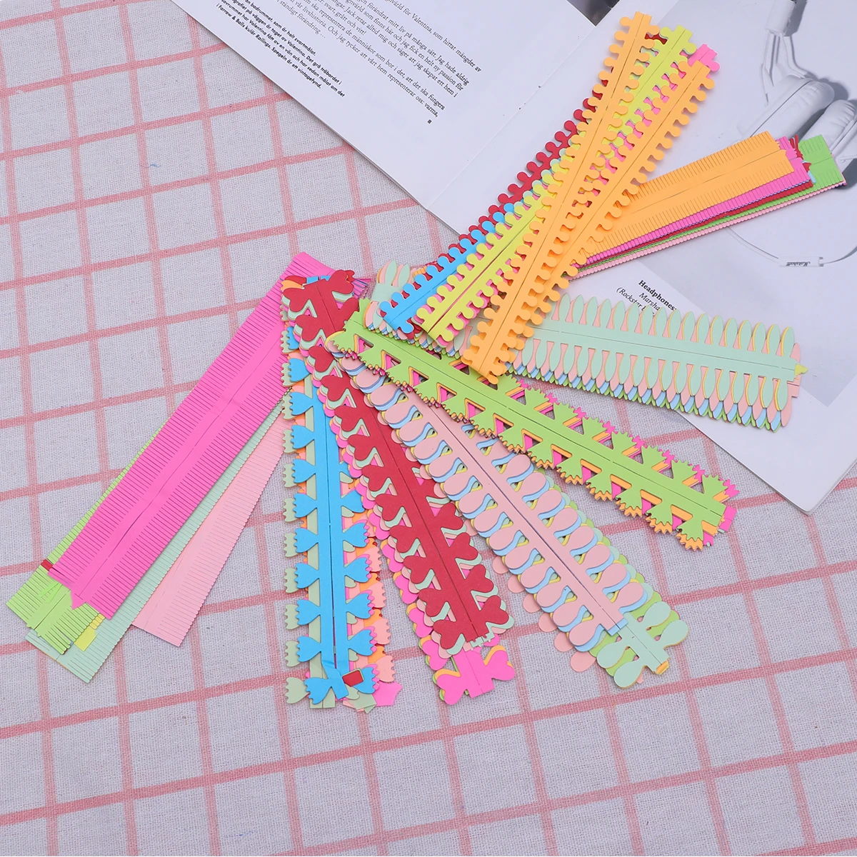 

8 Pcs Multicolor Paper Quilling Strips for DIY Wedding and Holiday Decoration