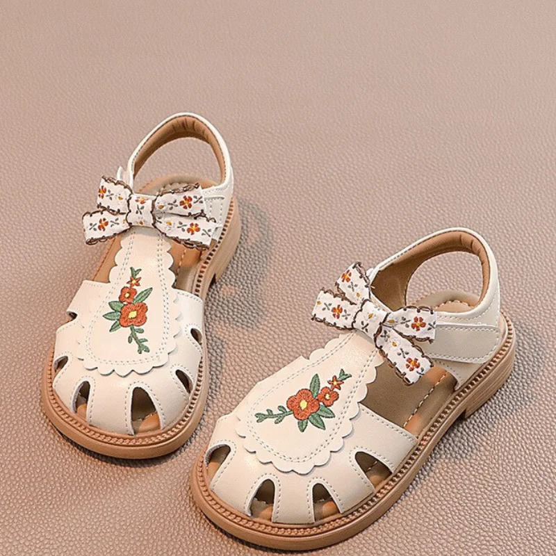 Unishuni Baby Girls Sandal Princess Soft Sole Summer Sandal Child Close Toed Bowknot Beach Shoe with Embroidery Flower Beige