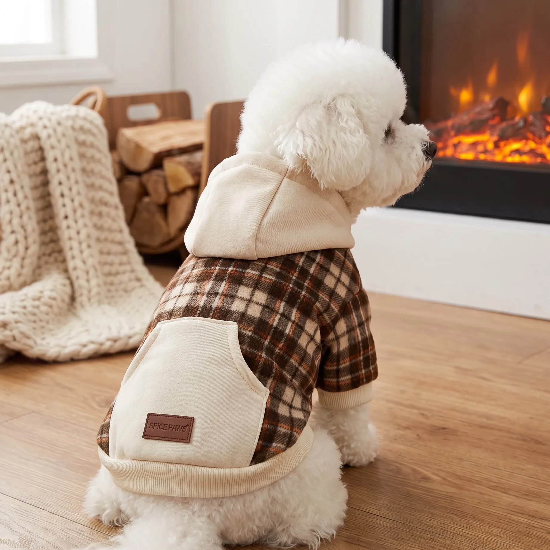 Hundejacke, Vintage-Karomuster in Braun, farblich abgesetzte Kapuze, Kragen mit Druckknöpfen und Taschen, weiche, warme Jacke. – Detail 1