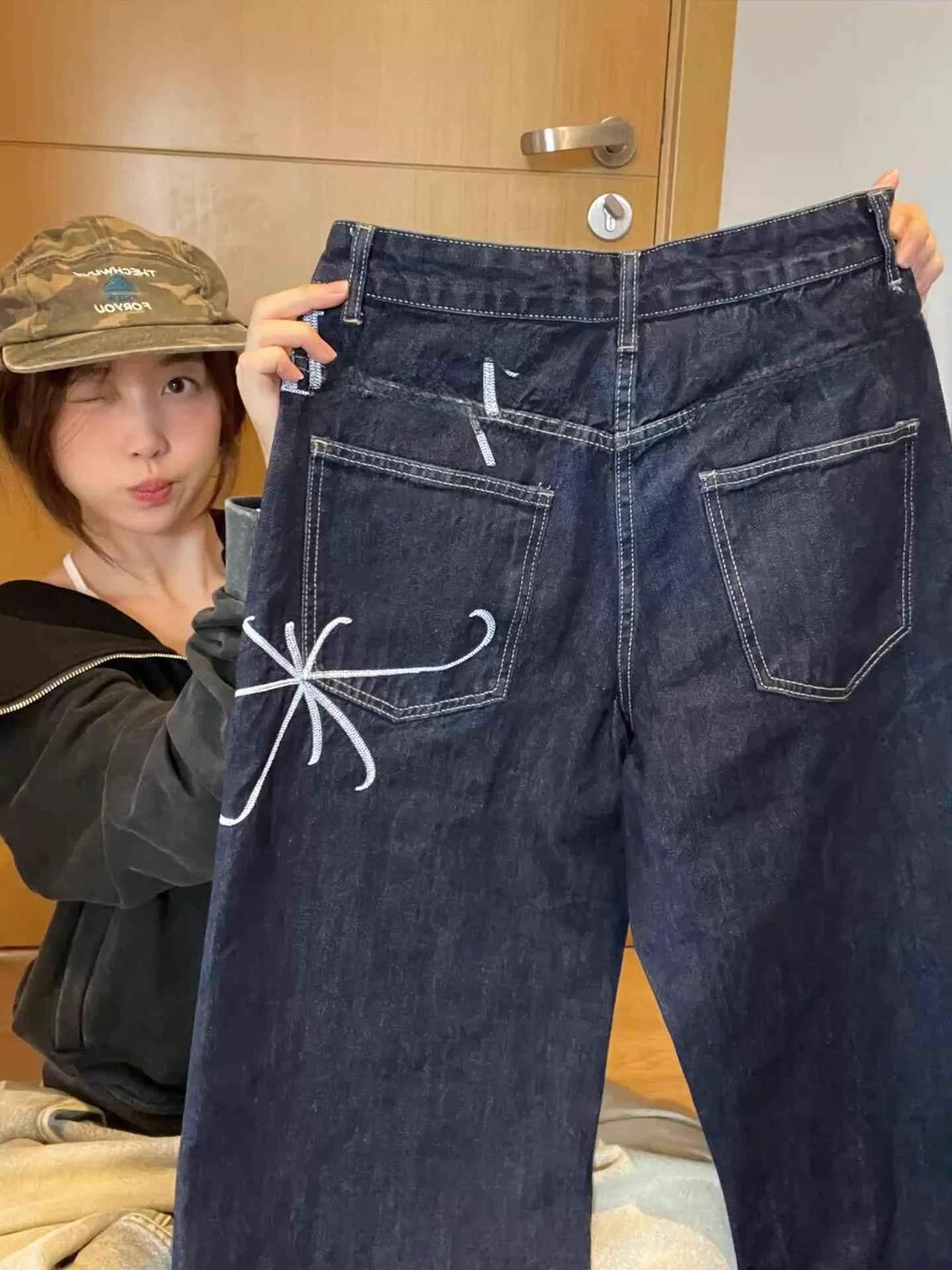 

Синие джинсы с цветочной вышивкой, высокая талия, свободный крой, прямые штанины, в американском стиле, осень-зима, женская мода