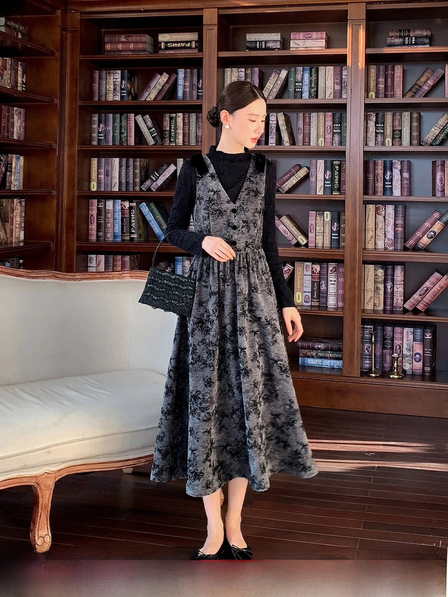 

Женская зимняя новинка: бархатный жилет с принтом и завязками, юбка А-силуэта с завышенной талией, стройнящая фигуру