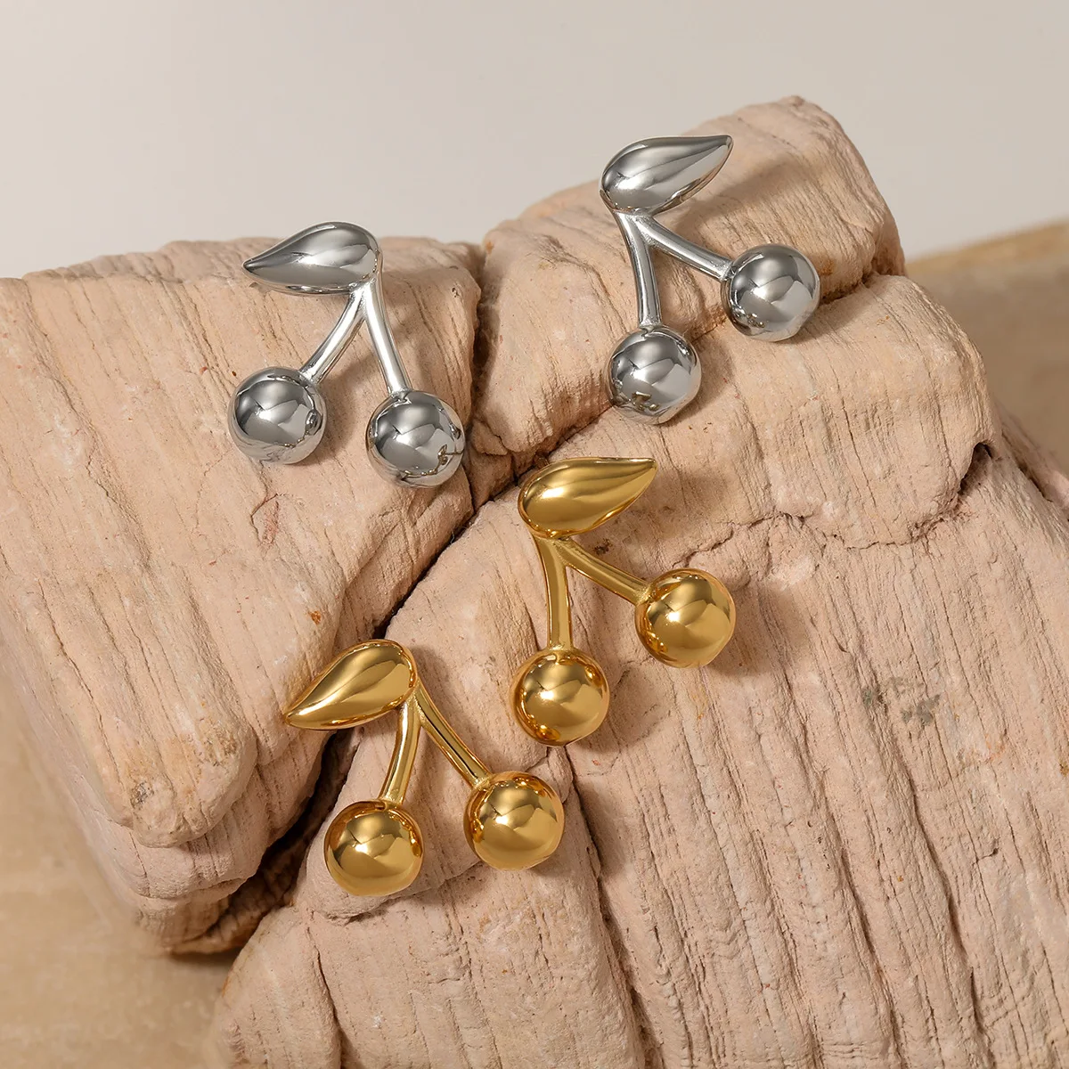 Keen-on-pendientes pequeños de acero inoxidable para mujer, aretes de tuerca de cereza chapados en PVD de 18K, accesorios de joyería para prevenir alergias