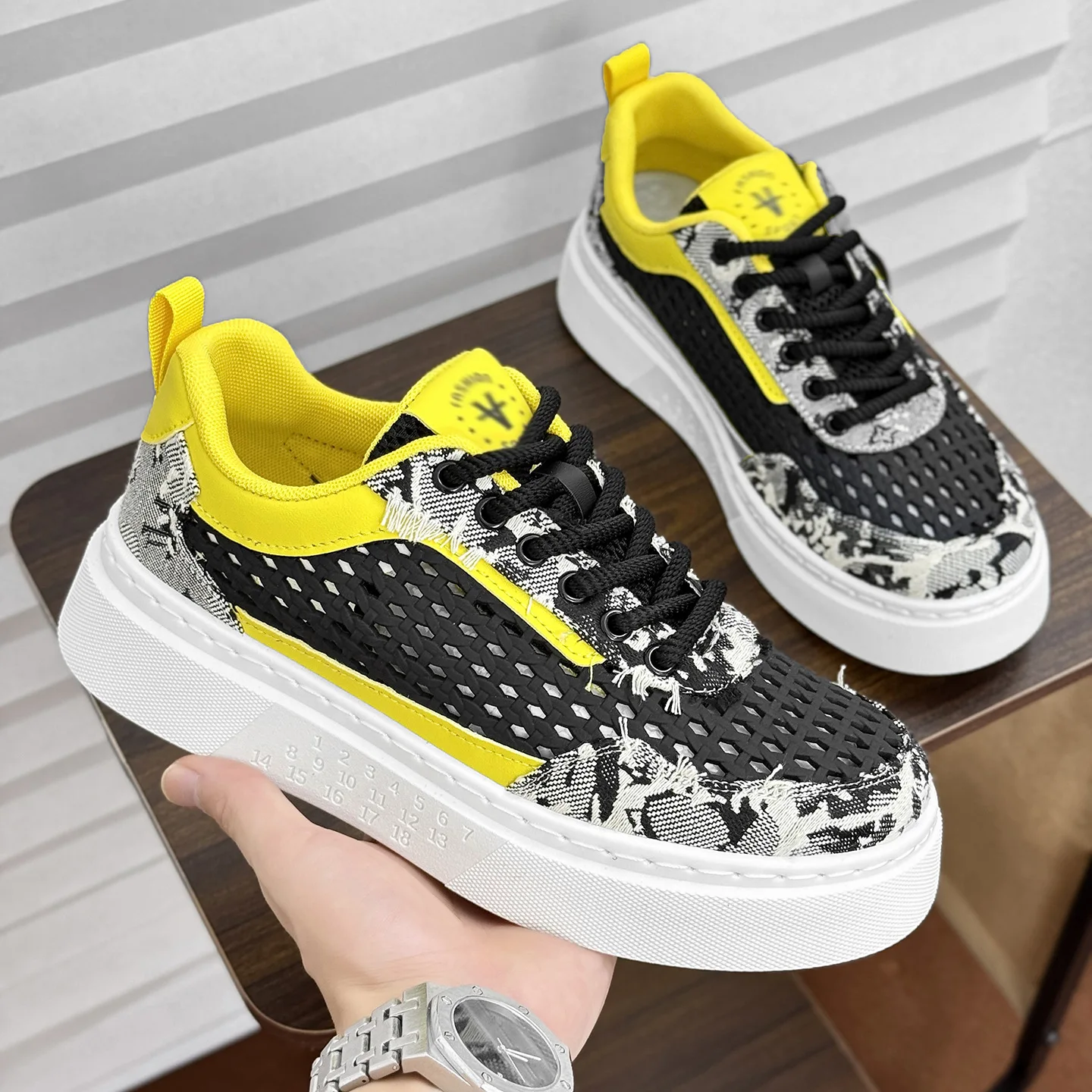 

2025 Men's Summer Breathable Sneakers Fashion Hollow Thick Bottom Casual Sneakers Running Versatile Comfortable Running Shoes