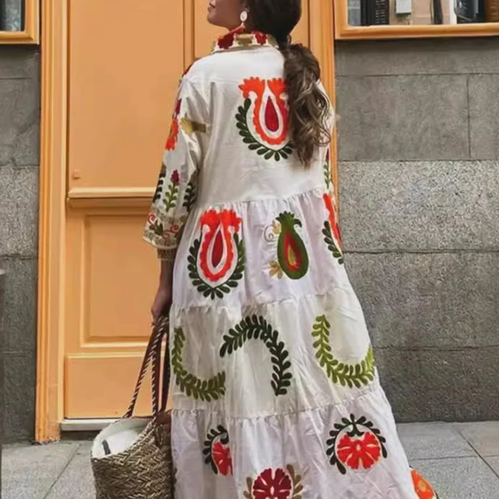 ชุดเดรสเชิ้ตยาวลายดอกไม้ของผู้หญิง 3/4 แขนเสื้อคอปกปุ่มขึ้นเดรสหลวมพลิ้วไหว