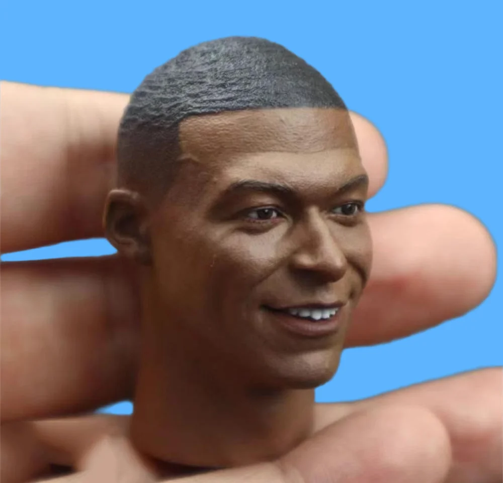 Te koop 1/6e voetbal actiefiguur zwarte kleur man hoofd beeldhouwen carving glimlach versie PVC materiaal voor 12 "COO BD001