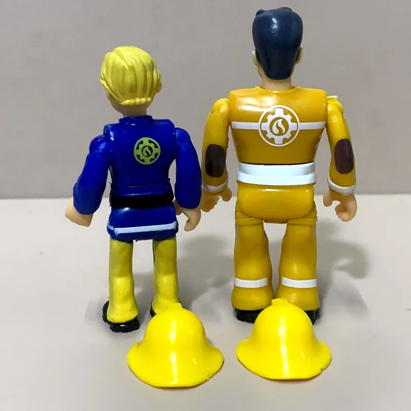 مجموعة من شخصيتين من كلوريد البولي فينيل ، رجل إطفاء ، سام ، إلفيس ، بينيي ، رجل إطفاء ، فريق ، رجل إطفاء ، كعكة #3