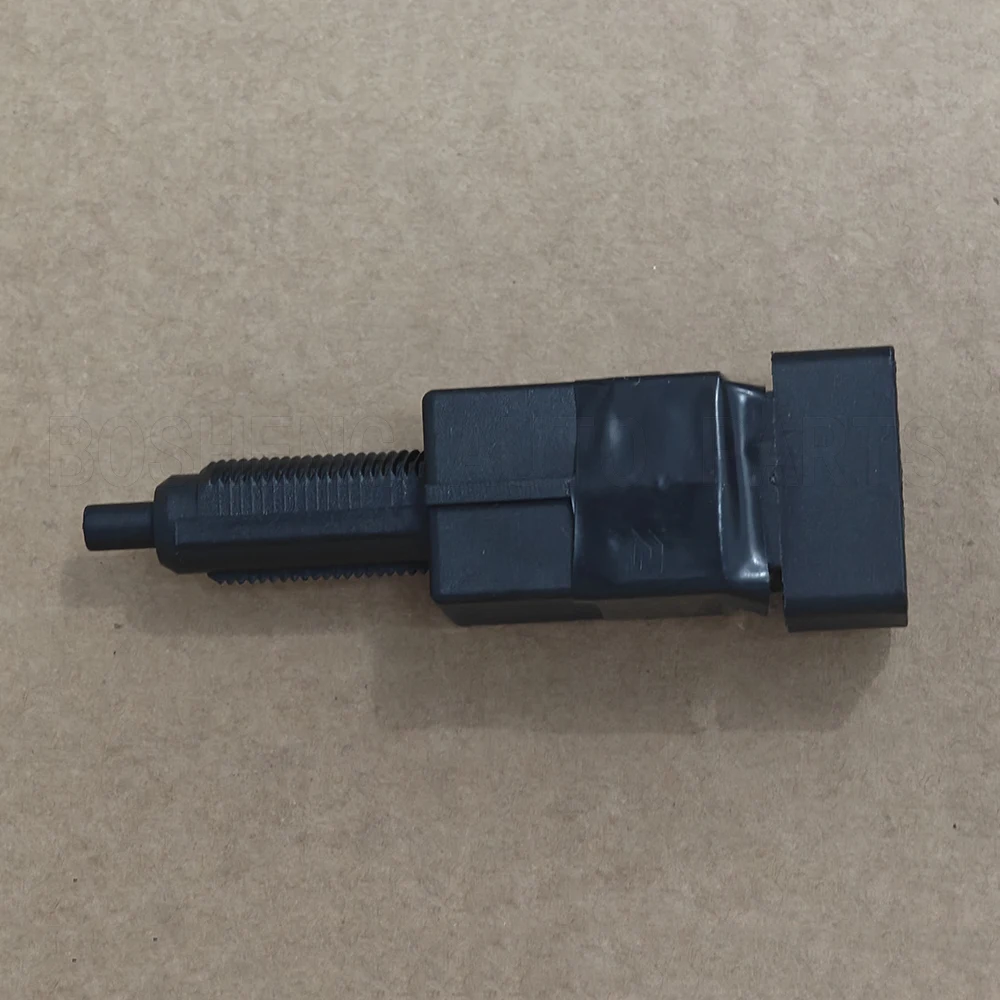Brake Pedal Switch Stop Lamp Switch OEM 84340-E0010 84340E0010 84340 E0010 S843802180 for Various Hino Truck Models