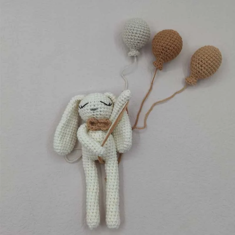 Jouet en peluche lapin au crochet fait à la main avec ballon, décoration de la maison et de la chambre des enfants, cadeaux d\'anniversaire, 15cm