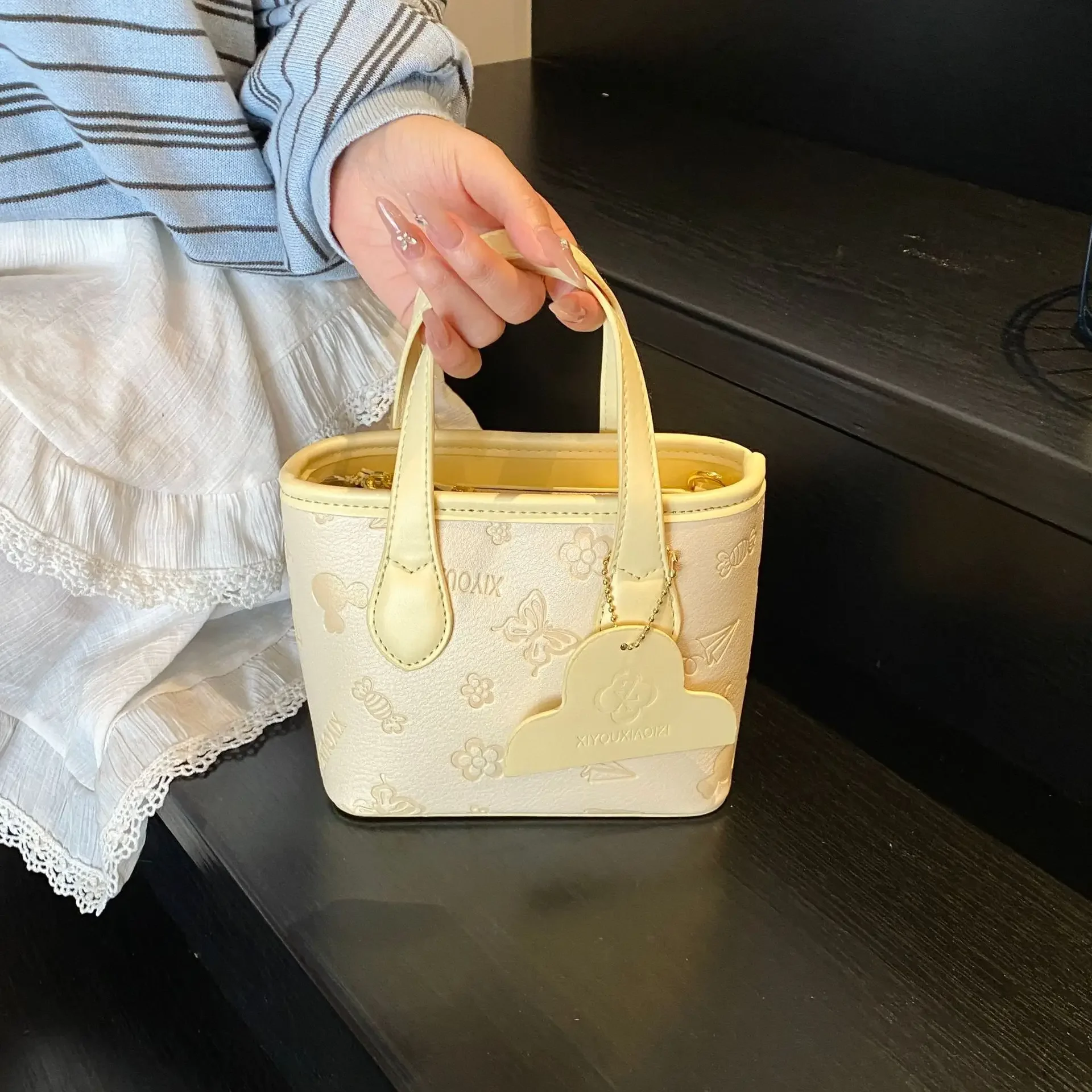 2025 Primavera/Estate NewTrendyContrast Color Small Bag - Borsa a tracolla versatile alla moda in rilievo retrò da donna Spedizione gratuita