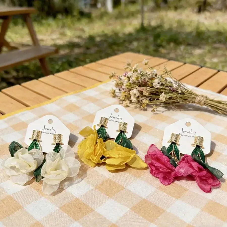

Rustic Floral Pot Drop Earrings With Mesh Flowers Vintage Style