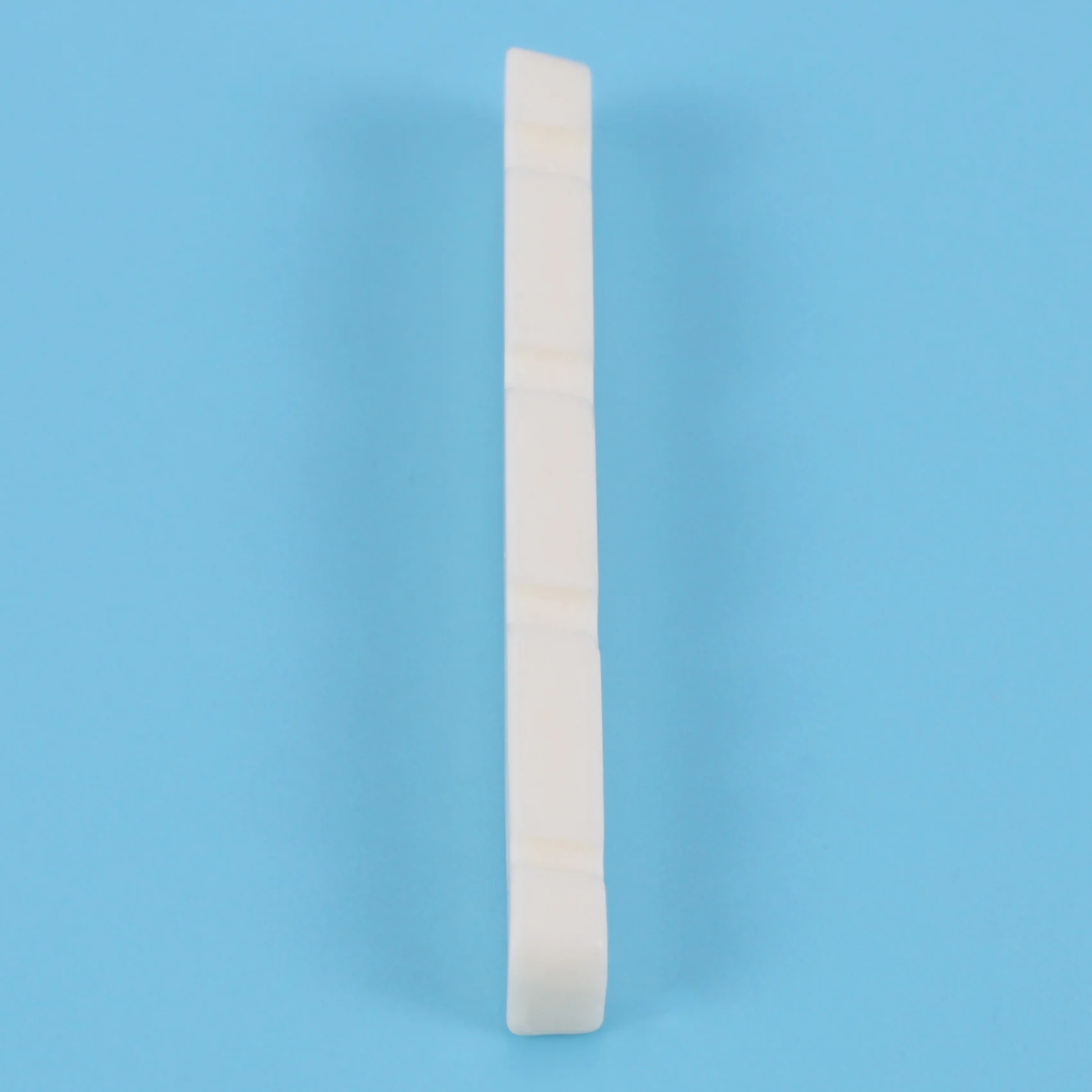 (AD10) Nut de bajo curvo ranurado de hueso para bajos de 4 cuerdas Fender PB Precision Jazz Bass, 4.2x3.2x4.6/4.6mm