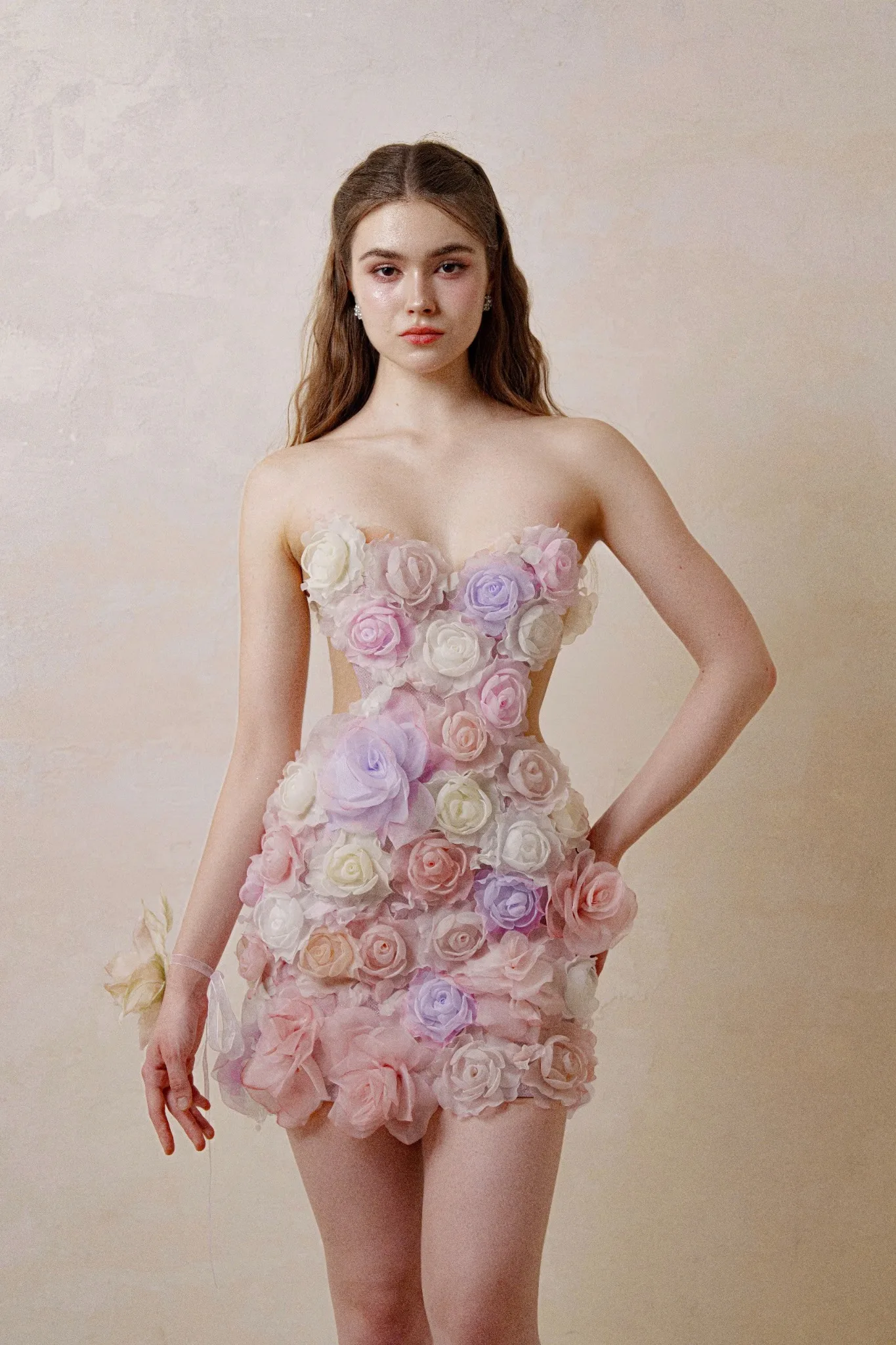 فستان قصير من الأورجانزا ثلاثي الأبعاد بدون حمالات على شكل قلب وخط عنق على شكل قلب وفتحة جانبية مزين بالورود الباستيل فساتين زفاف رومانسية للحفلات #2