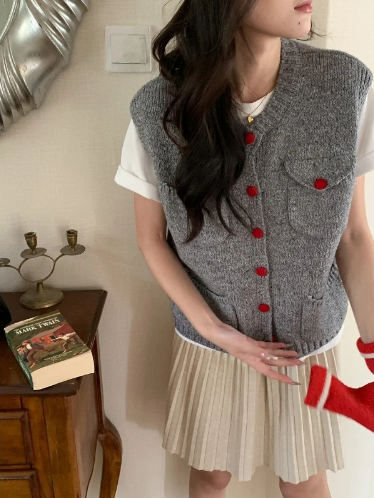 

Korobov Autumn Korean O-neck Sleeveless Solid Pockets Single Breasted Solid Loose All Match Knitted Sweater Vests