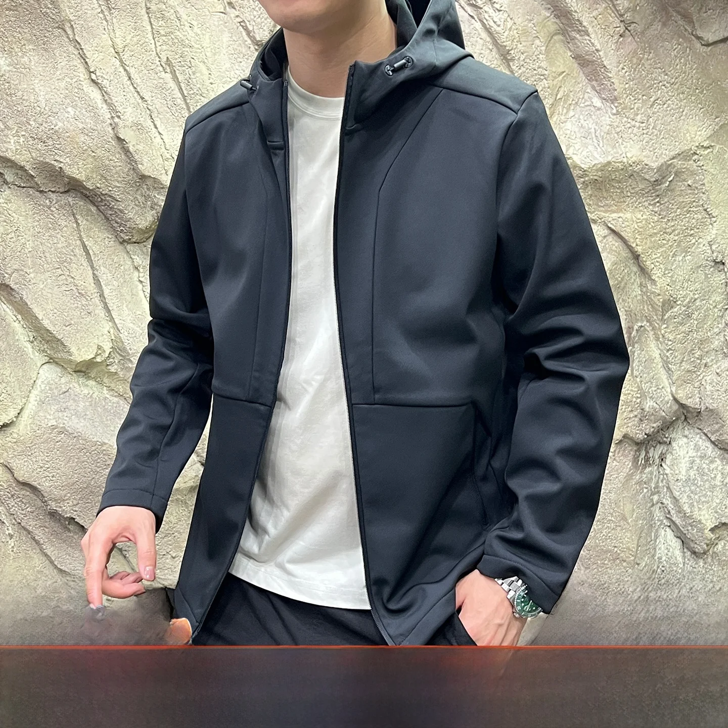 

High-End Outdoor Men's Soft ell Jaet 3D Tailoring Waterproof Warmth Storage Autumn Winter Coat with Hood Stand Fit