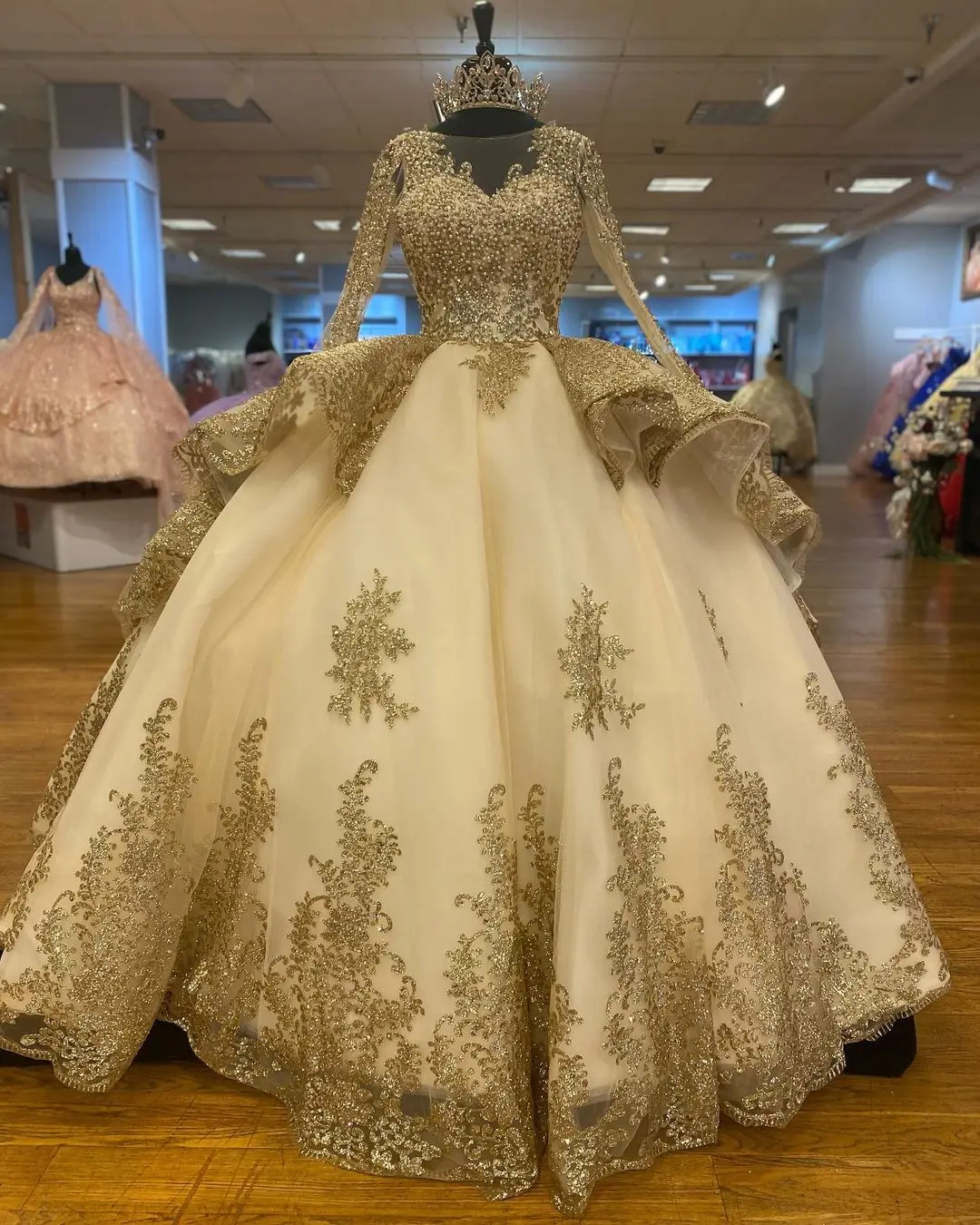 Delicate Ball Gown Wedding Dress For Women Pearls Appliques O-Neck Bridal Gown Skirt Long Sleeves Court Train Backless Dresses