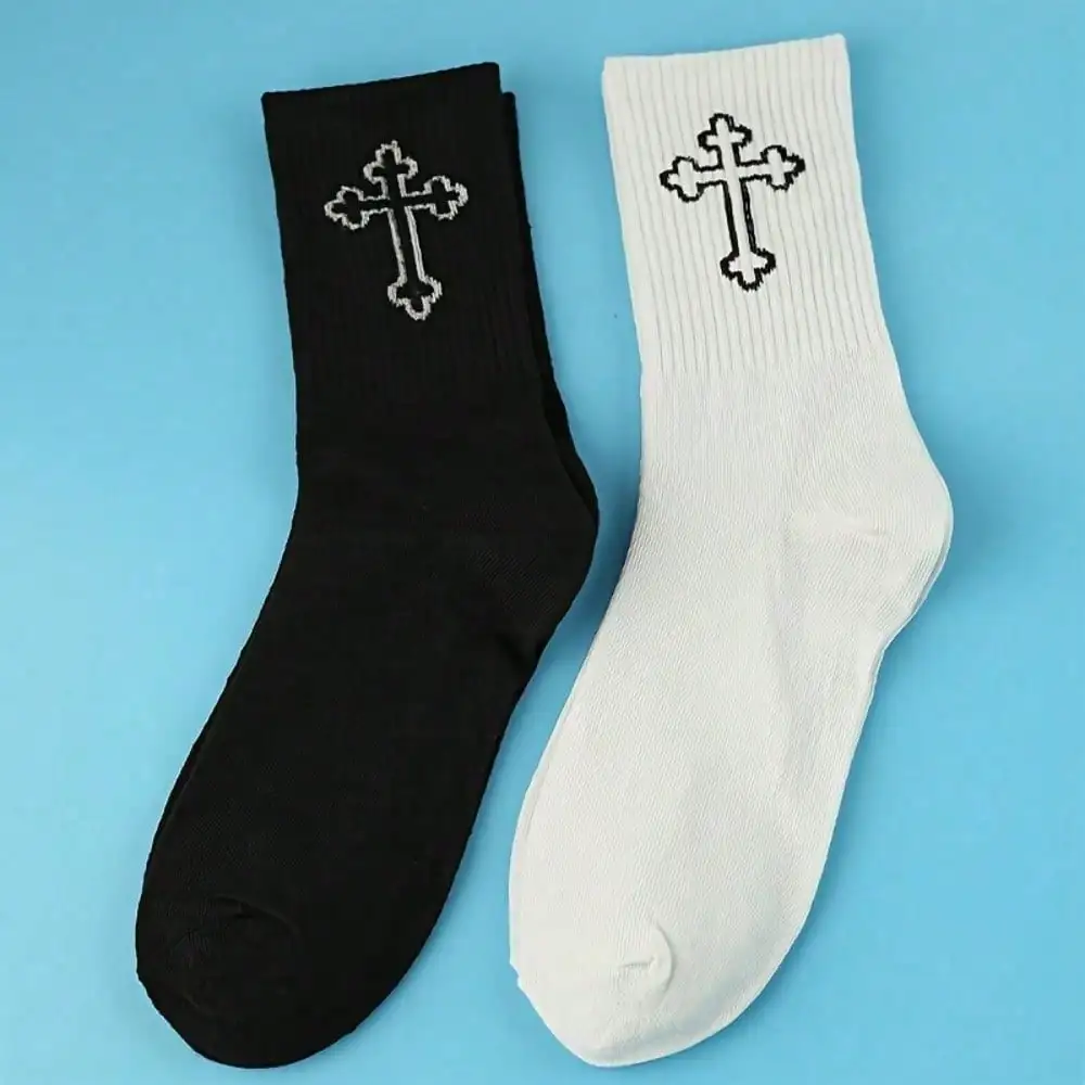 

1 Pair Of Women's Fashion Cross Pattern Crew Socks, Breathable And Comfortable Casual Street Style Socks, Suitable For Men's Outdoor Wear, All Seasons Wear