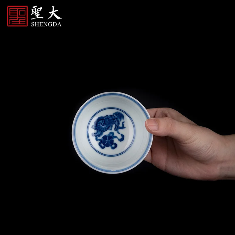 |and white lion ball grain maintain master cup hot kiln jingdezhen handmade porcelain sample tea cup kung fu tea cups