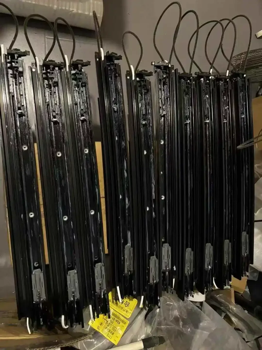 

For A200 CLA200 CLA250 Panoramic Sunroof Track 1177800175/1177800075/1767800075/1767801700/1767801800/1177801400 LH Car Windows