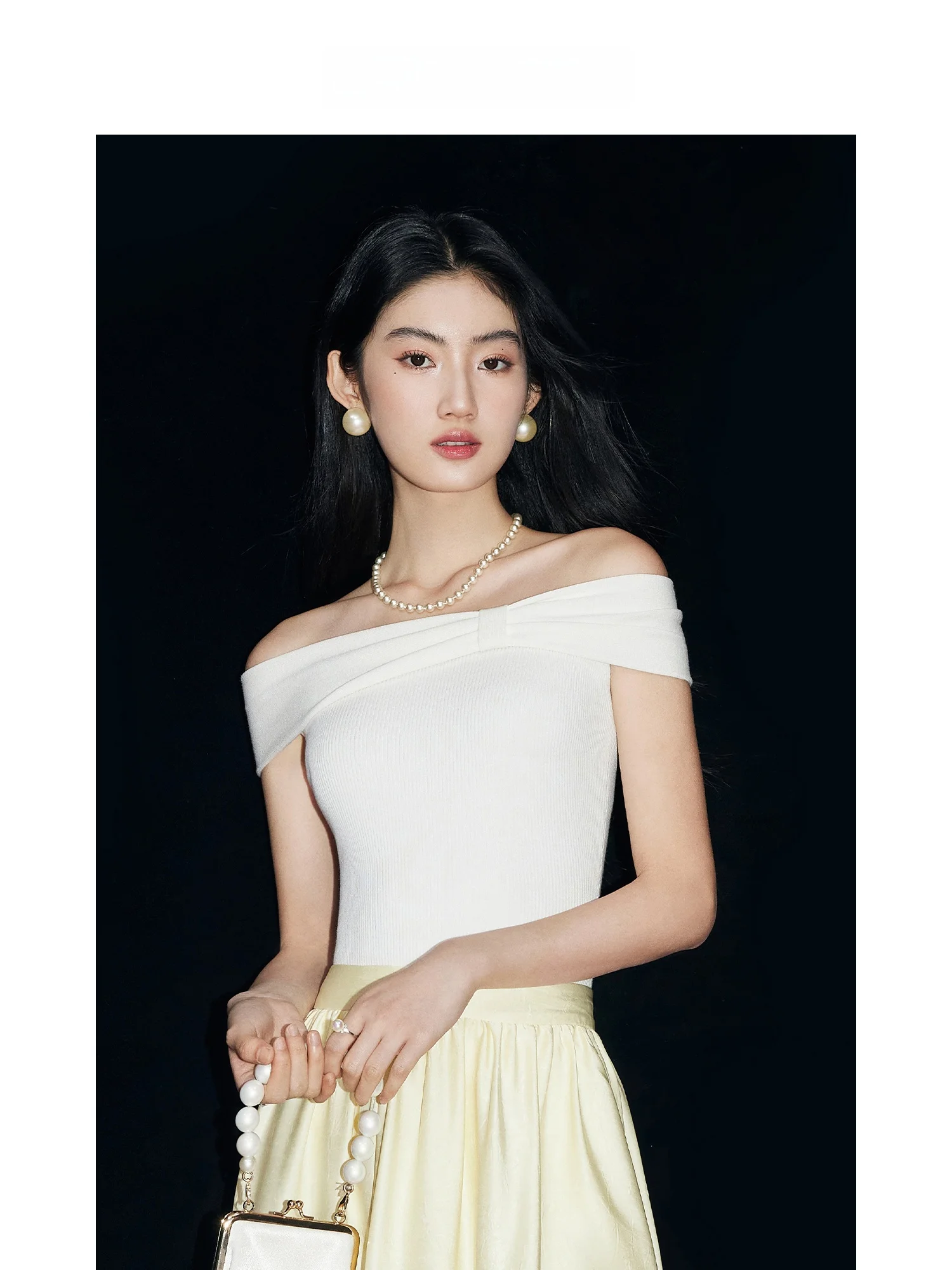 

Elegant Knot One-Shoulder White Knitted T-Shirt Women Summer Fashion Design Sensation Small Shirt Mandy Zhang