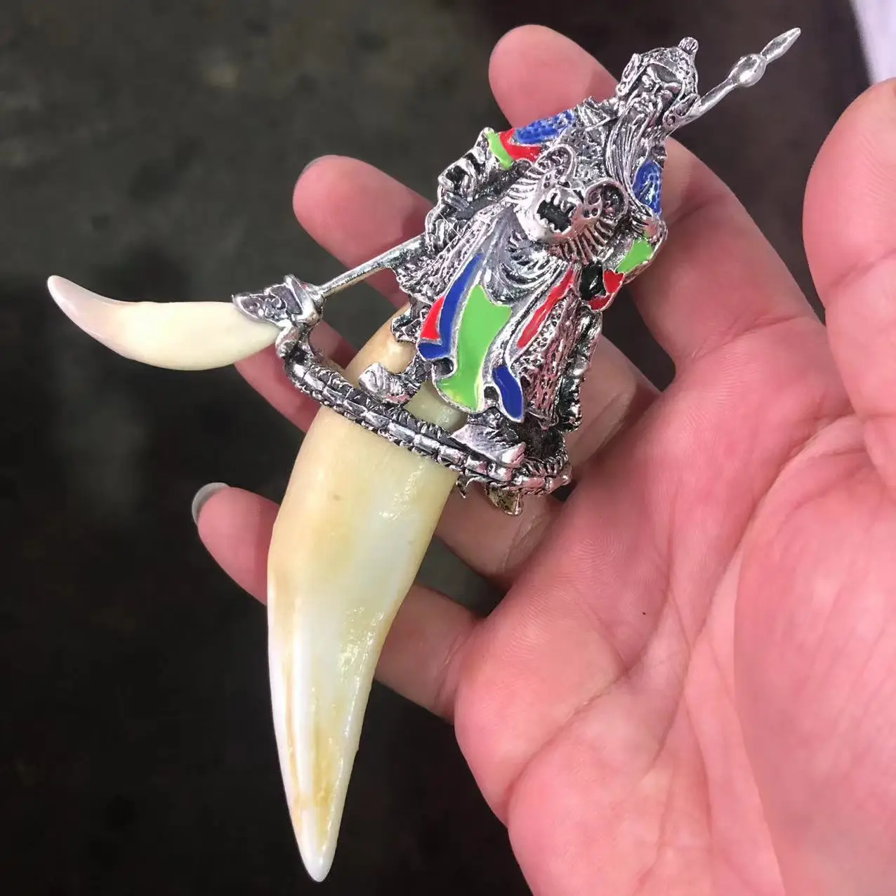 White Copper Plated Silver Guan Gong Inlaid Synthetic Wild Boar Teeth Pendant Miscellaneous Synthetic Small Wild Boar Teeth