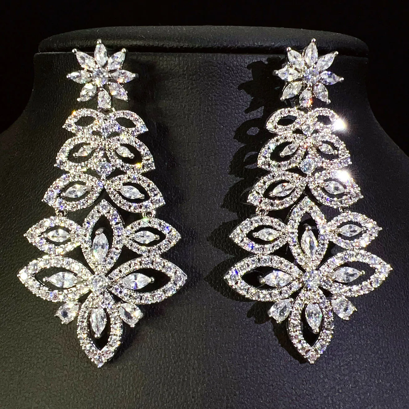 

Women Dangling Earrings Bridal Jewelry Bling Bling with White Zirconia Leaf Plant Design Wedding Accessory