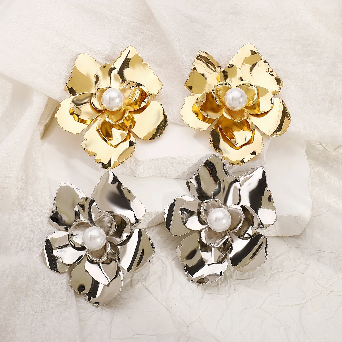 Luxury Shine Metal Flower Earrings Women Trend 2024 Pearl Jewelry Statement Fashion Party Holiday Accessories Gift