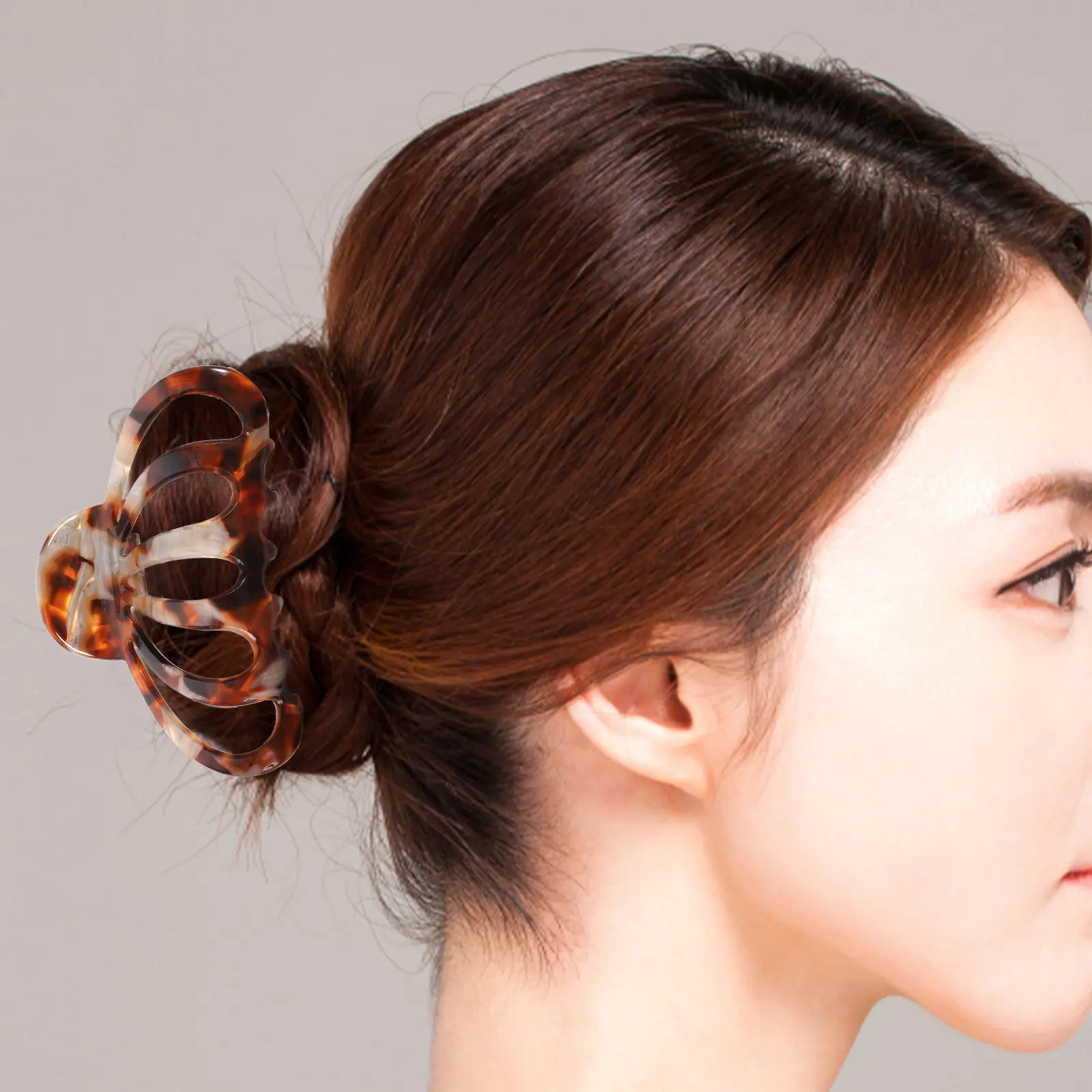 Large Leopard Print Hair Claw Clip for Women Thick Or Thin Hair Comfortable Pain-Free Jaw Clip for Makeup Shower Exercise