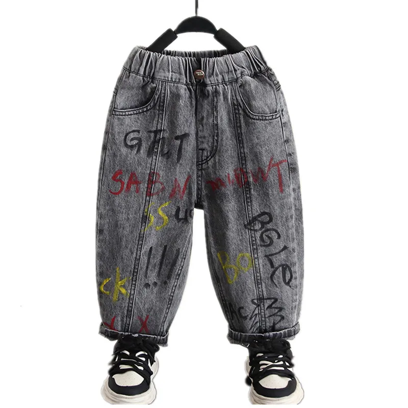 

Весенне-осенние детские джинсы для мальчиков, новые модные детские прямые штаны с рисунком граффити, свободные джинсовые штаны для мальчиков, От 2 до 10 лет