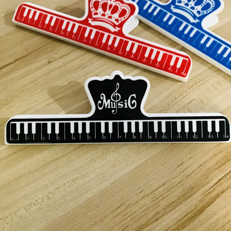 

4PCS Music sheet folder, suitable for piano, guitar, drums, trumpet, tuba, saxophone, flute, etc. Multiple colors available.