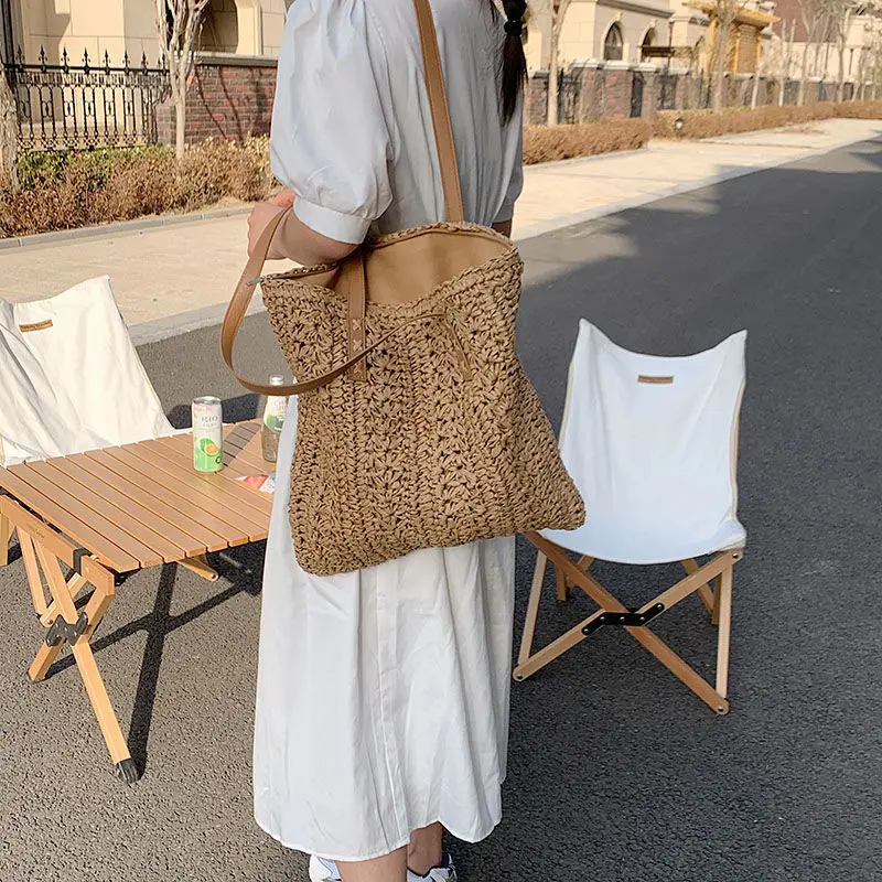 

Vintage Mesh Hollowed Out Straw Shoulder Bag Literature And Art Large Capacity Simple And Versatile Beach Portable Women's Bag