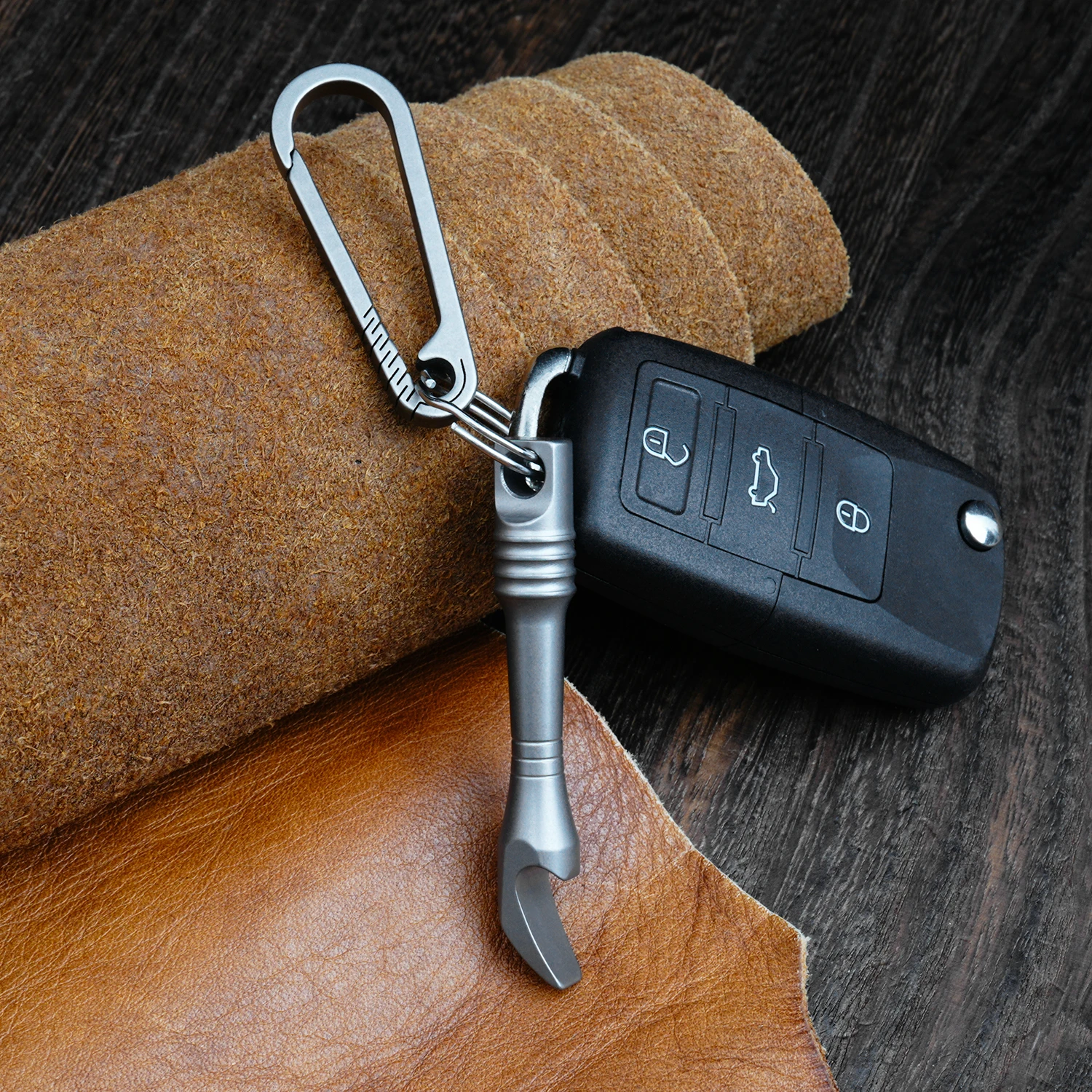 

1pc Titanium Tools Mini multifunctional keychain accessories, portable bottle opener