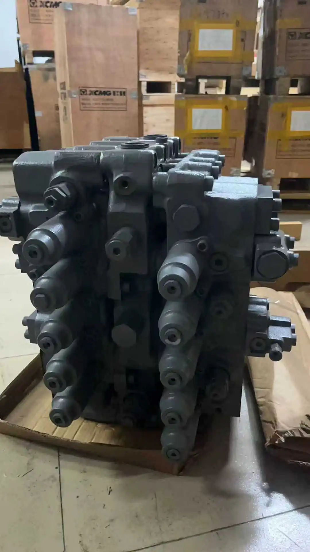 UK36-412 Main Control Valve UK36-412 Hydraulic Control Valve 1304055 VOE1304055 Distribution Valve for EC460B EC480D