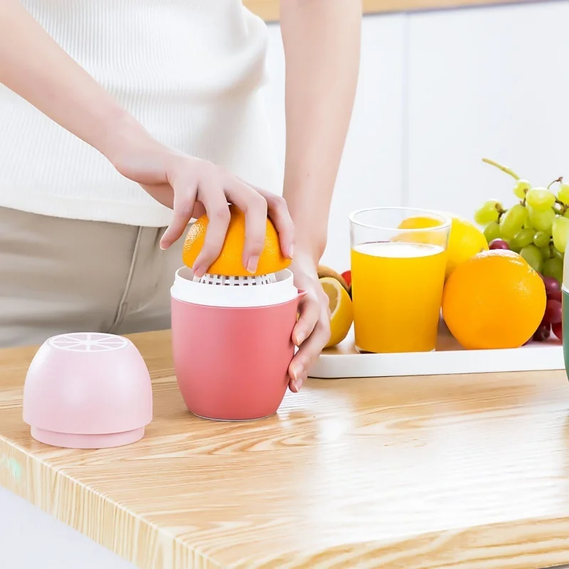 

Modern Minimalist Manual Squeeze Orange Juice Cup, Twist Type Non Dirty Hand Lemon Juicer, Fresh Juice Making Mixer Cup