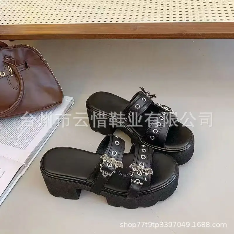 Décoration en métal sandales pour femmes concepteur pantoufles d'été boucles Vampire Cosplay plate-forme noir gothique chaussures pour femmes pantoufles