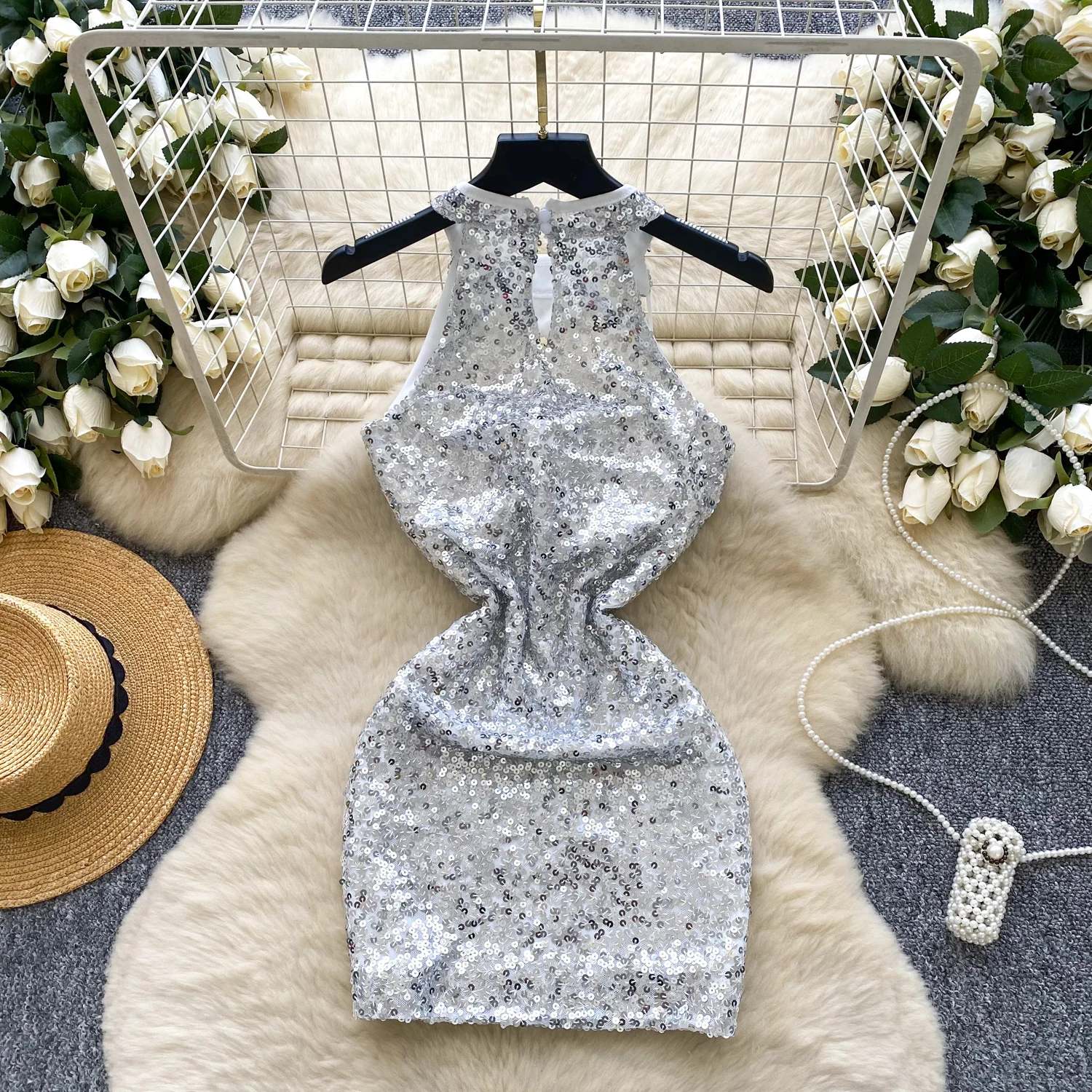 Robe française légère de luxe, col licou, sans manches, mode d'été pour femmes, Slim, moulante aux hanches, paillettes, Mini robe, 2025