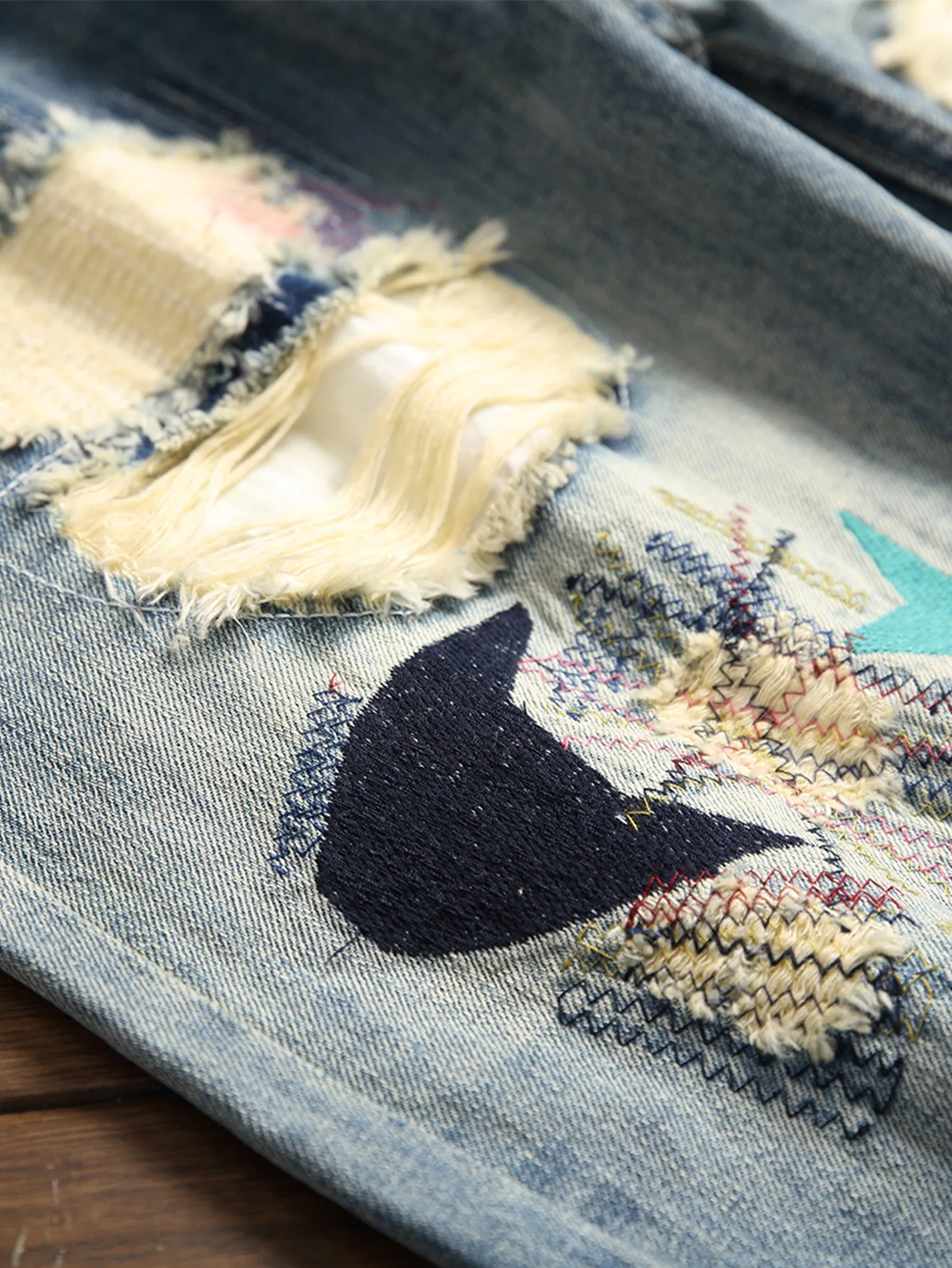 ผู้ชายฤดูร้อนทําลายกางเกงยีนส์กางเกงเย็บปักถักร้อยแฟชั่น High Street Ripped Denim กางเกงขาสั้นหลุม Streetwear Distressed กางเกงขาสั้น