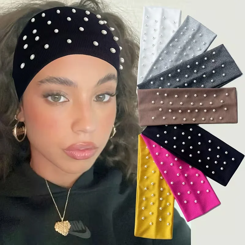 Perlenähnliche Haaraccessoires und Haarbänder in eleganten, einfarbigen Designs mit perlenähnlichen Verzierungen. – Detail 9