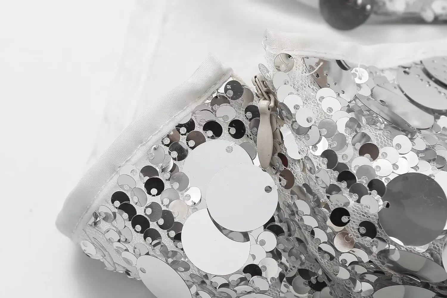 Рисунок 6 - Женская мода с блестками