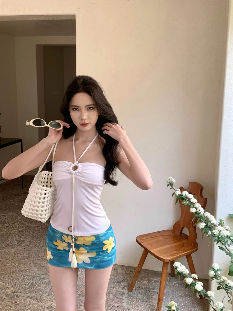 توب قصير نسائي أبيض بدون حمالات على الطراز التايلاندي، مثير للصيف والرحلات، تصميم أنيق وضيق