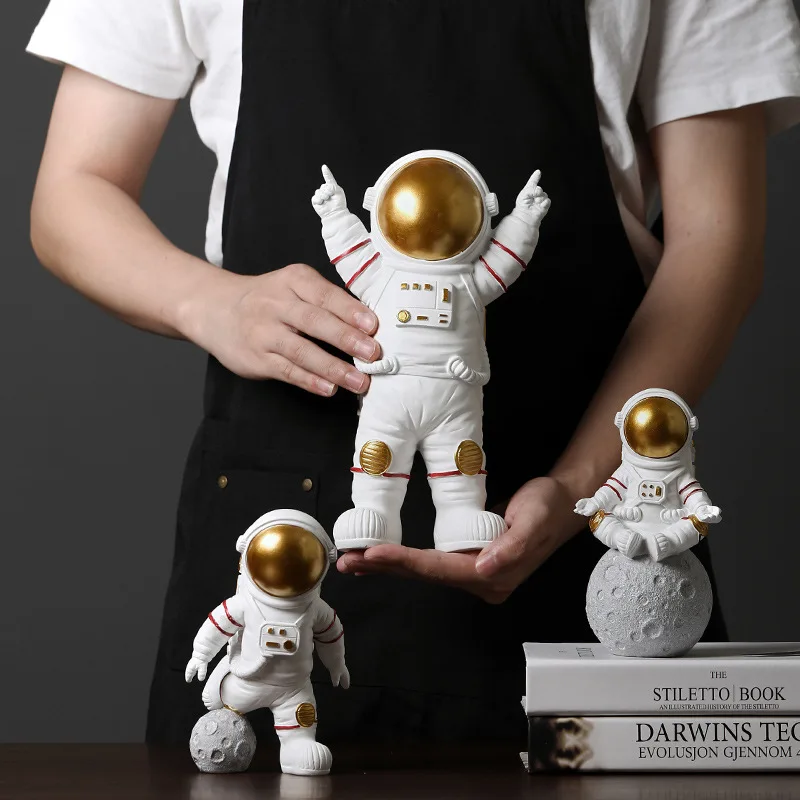 Resin Astronaut Figurines Fashion Spaceman With Moon Sculpture Decorative Miniatures Cosmonaut Statues Gift For Man & Boyfriend