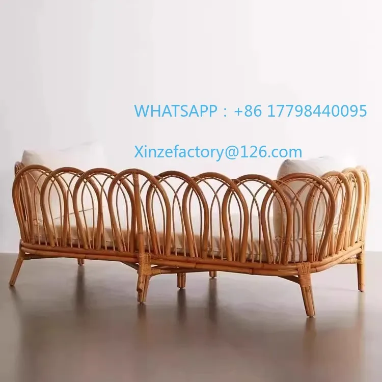 أريكة الروطان القابلة للتخصيص في غرفة المعيشة، شقة صغيرة