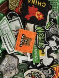 100pcs/lot Random Mix Iron On and Sew-On Badge Patches for Fashion Clothes Decoration Apparel Fabric Backpack Sewing Appliques